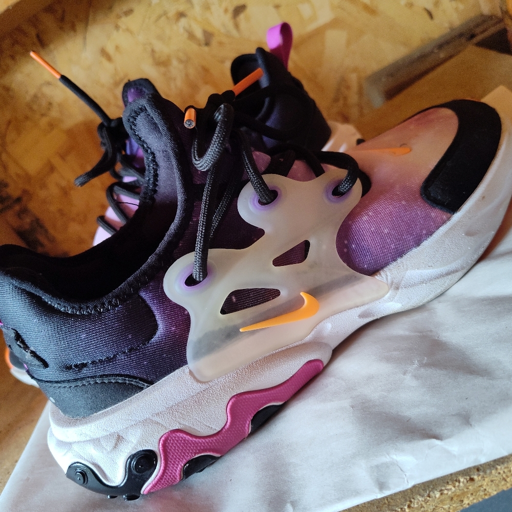 Brand new Nikes size 7 in youth